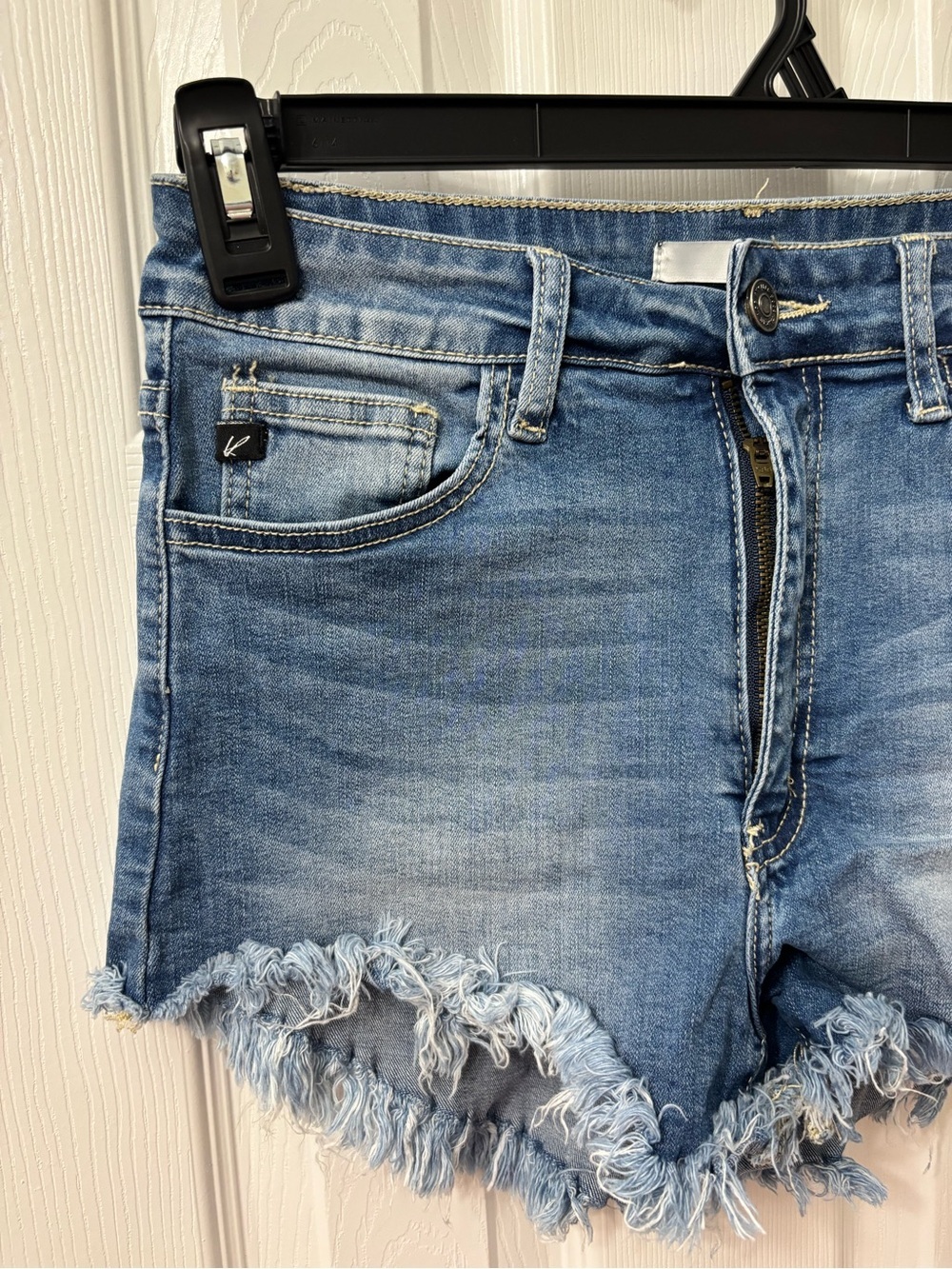 KanCan Distressed Frayed Hem Denim Shorts Women’s Size 28 Mid Rise Cutoff - Picture 3 of 5